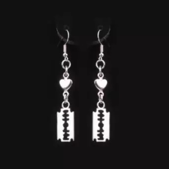 rat poison Jewelry - Gothic razor heart earrings <3